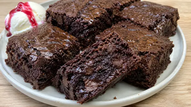 Extrémne šťavnaté čokoládové brownies z cukety