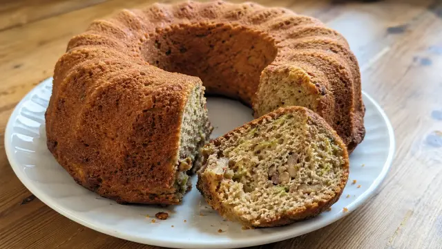Cuketová bábovka s vlašskými orechmi