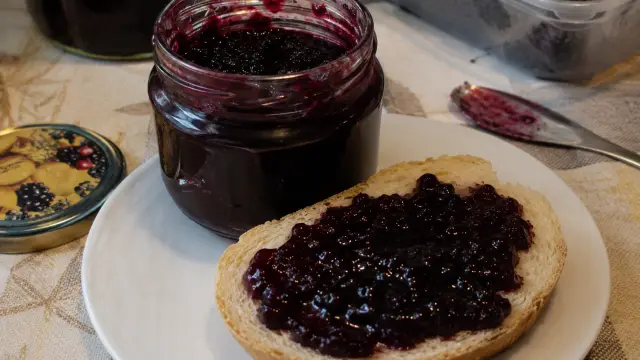 Domáci černicový džem s pravou vanilkou