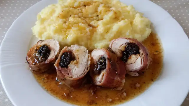 Kuracie roládky so sušenými slivkami a slaninou