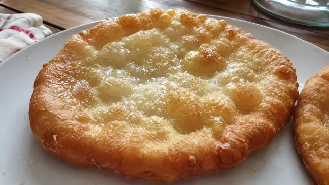 Tradičné langoše s cesnakom
