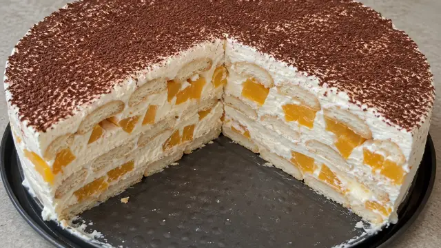 Nepečená smotanová torta s piškótami a ovocím