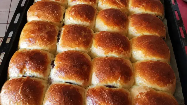 Pečené kysnuté buchty s lekvárom