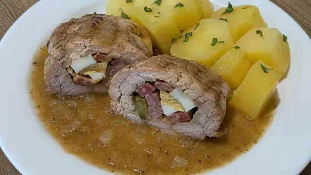 Plnená bravčová kapsa so slaninou a vajcom