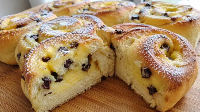 Mäkučké kysnuté slimáky s vanilkovým pudingom