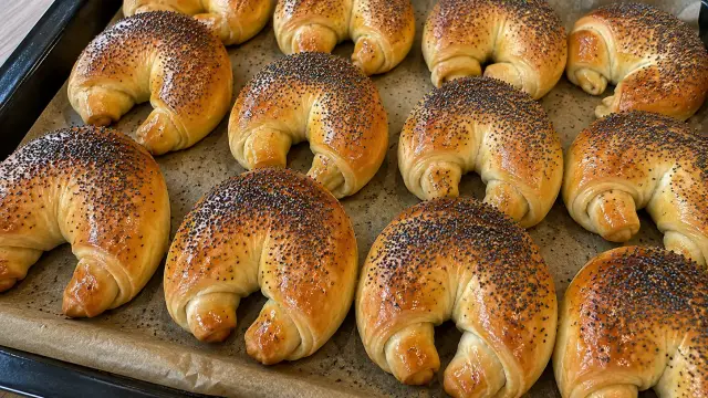 Sladké domáce lúpačky (makovky) s maslom