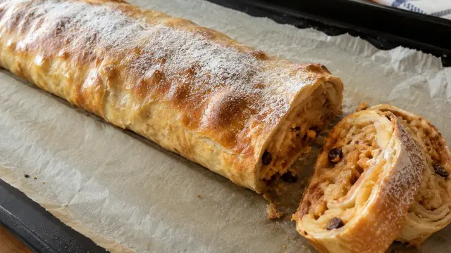 Pravý ťahaný jablkový závin (Domáca štrúdľa)